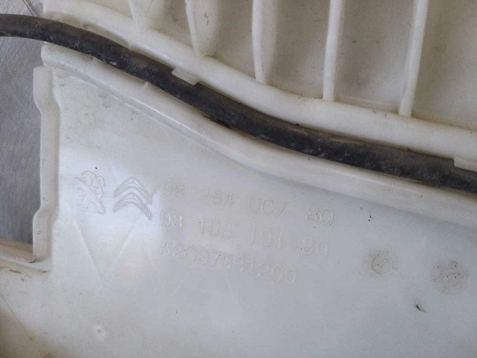 Vas lichid parbriz peugeot 3008 2 2018 9826400780 9810810180 a2c97931200