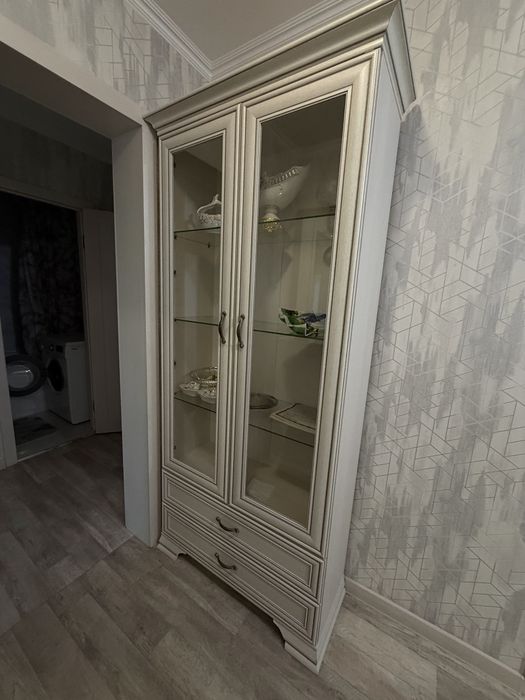 Продам шкаф-витрину Тиффани