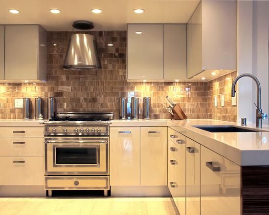 Кухонная мебель в стиле хай-тек и минимализм.