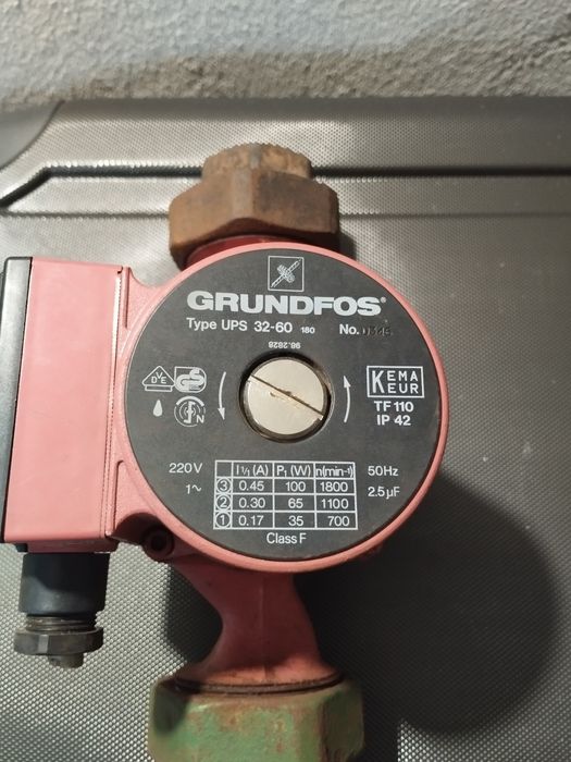 Продавам циркулационна помпа GRUNDFOS UPS 32-60