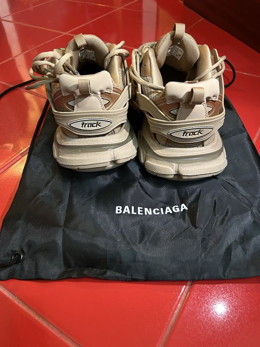 balenciaga track bej