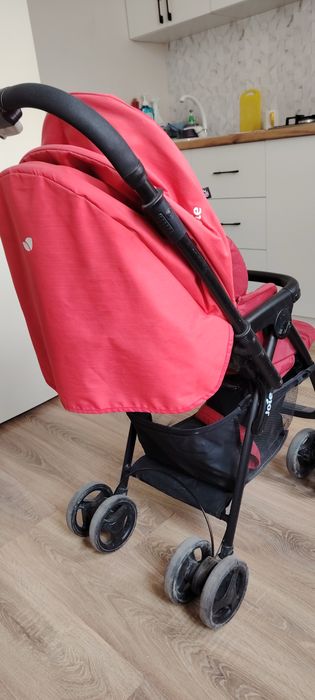 Продам детскую прогулочную коляску Joie