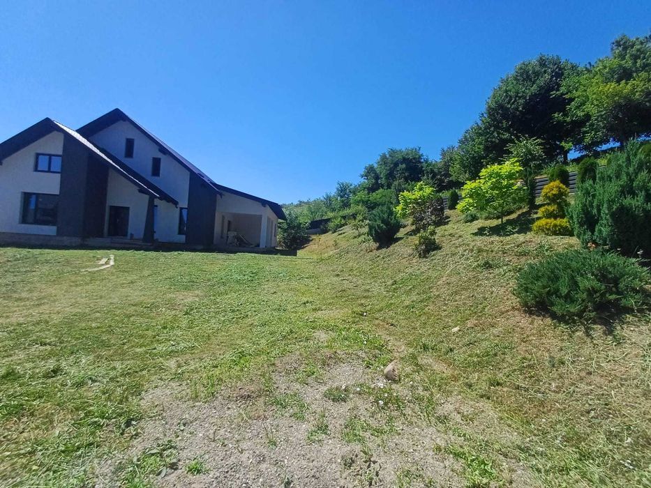 Casă parter 240mp + teren 900mp – Târgu Neamț