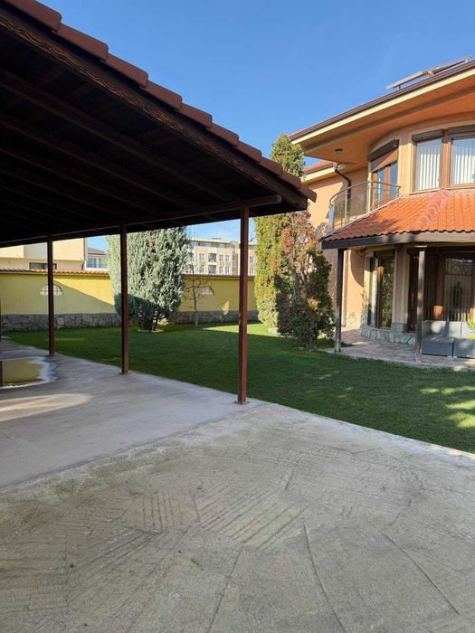 Продава се Къща в Пловдив, Остромила - 240 кв.м за 1212 €/кв.м - Снимка #16