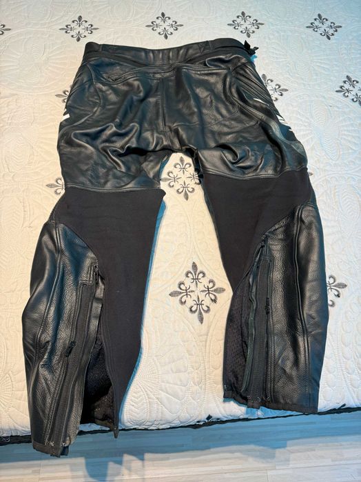 Кожен костюм Dainese 2 части със силиконов гръб, размер 56 (XL)