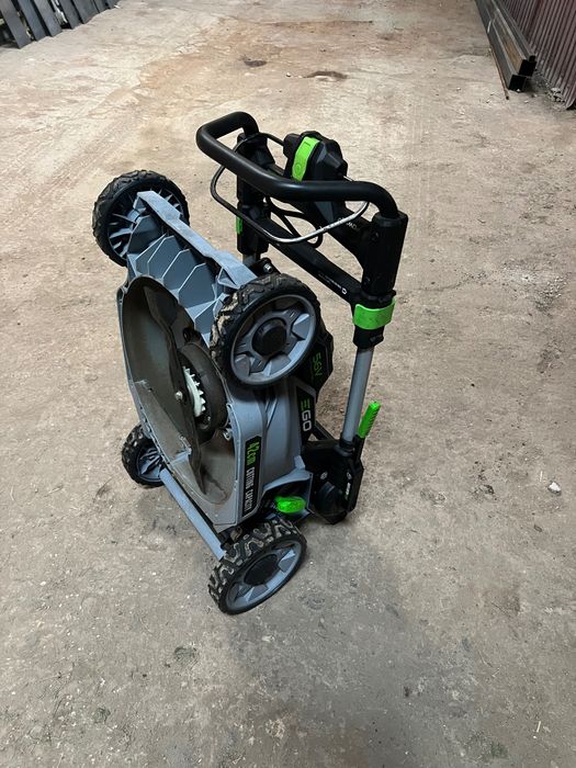 Mașină de tuns gazonul Ego Power 42 cm fără acumulator și fără coș.