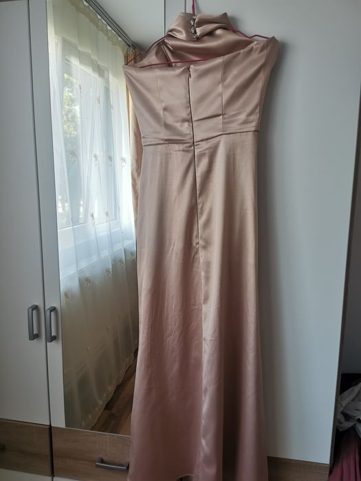 Vând rochie lunga bej