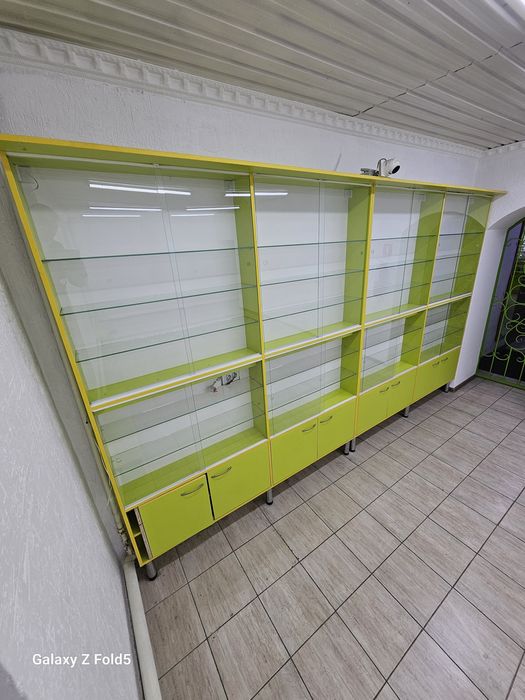 Продам ветрины 2 шт