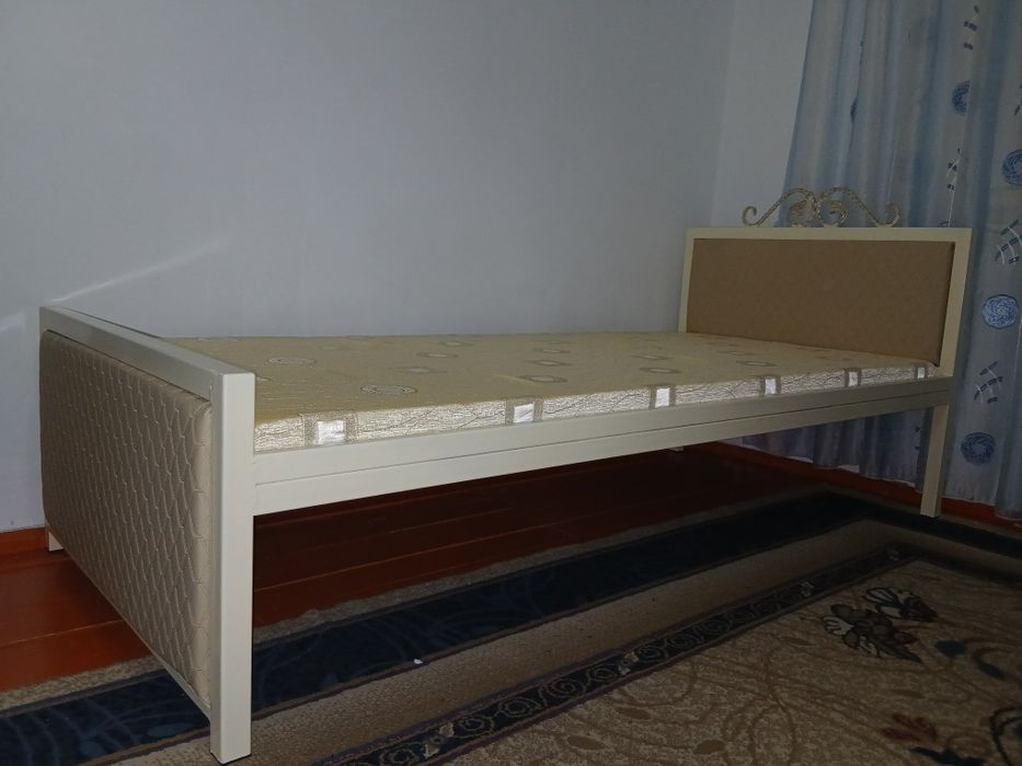 кованый кровать.