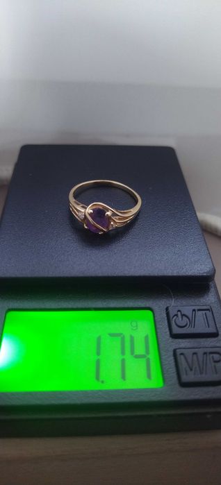 Златен пръстен с естествен аметист