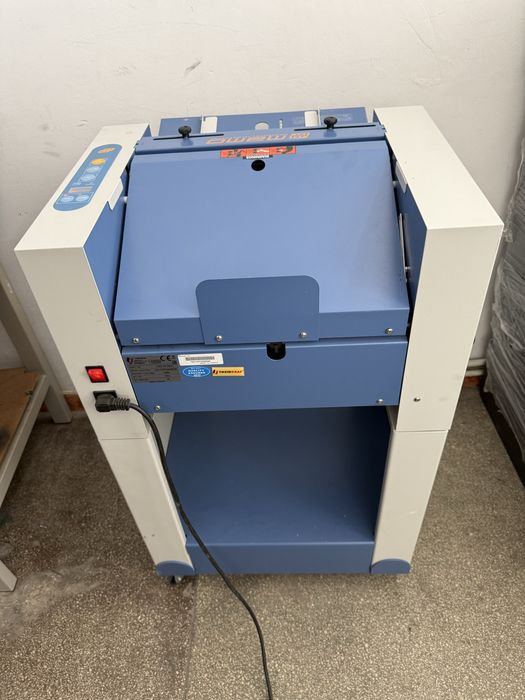 Capsator reviste MAMO Foldnak