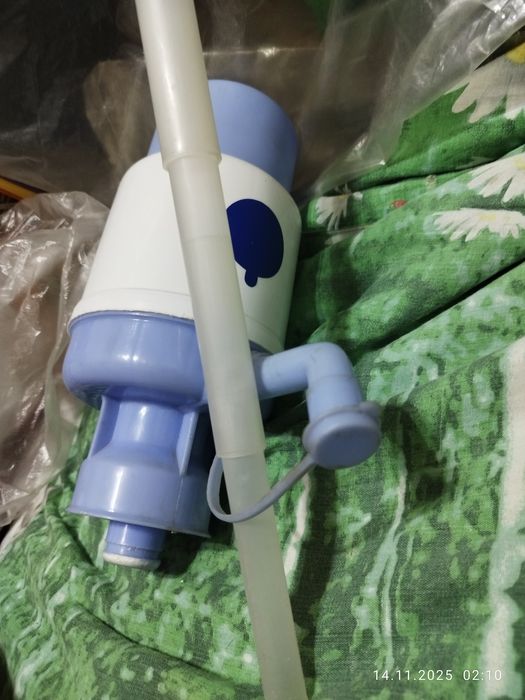 Помпа для бутыля воды