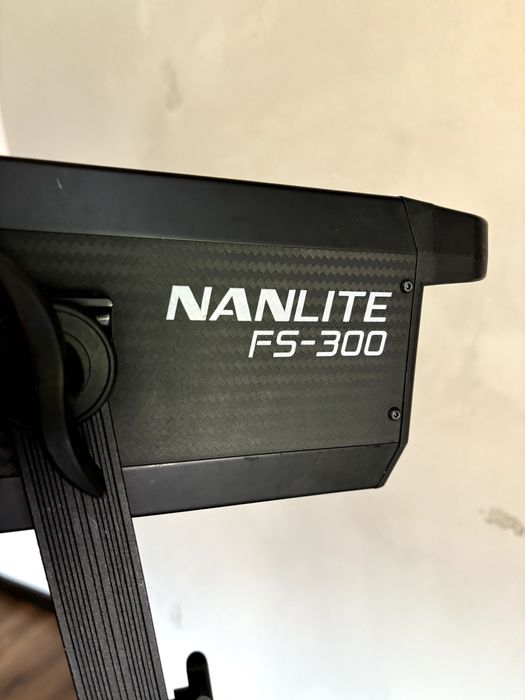 Комплект две светлини - Nanlite FS-300 / Nanlite FS-150 Daylight