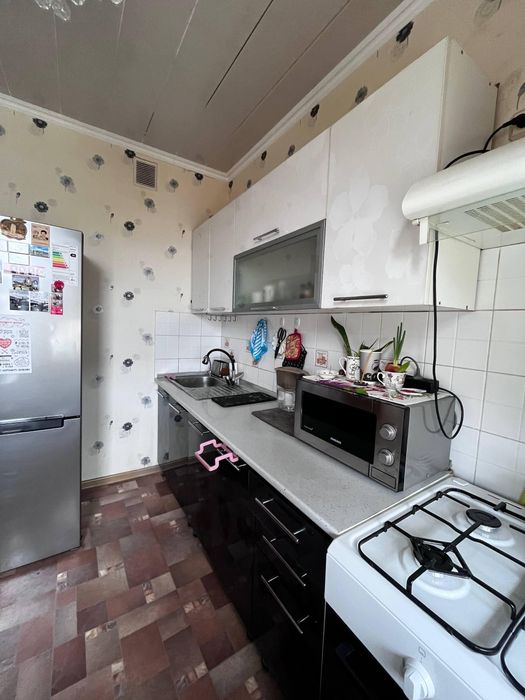 Продам 2 х ком кв 11 мкр 29 дом