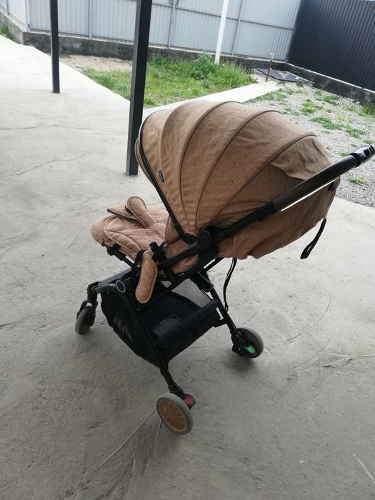 Детская прогулочная коляска