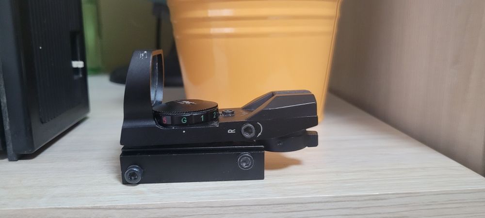 Red dot V4 за автомат. Перфектно състояние
