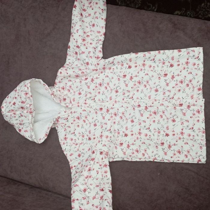 Лёгкая куртка или ветровка с утеплителем