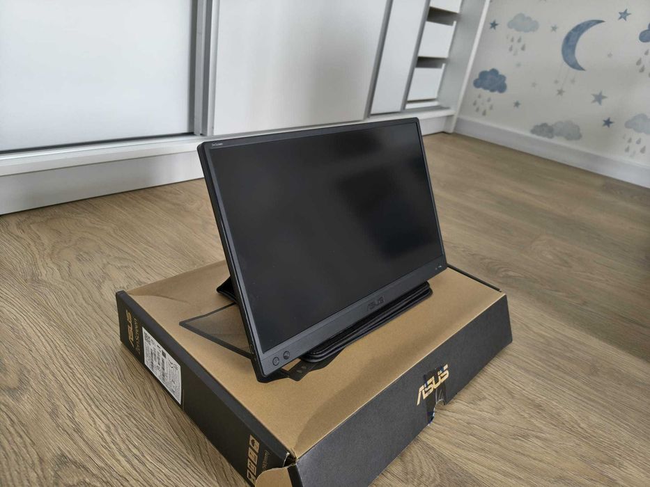 Vând monitor portabil ASUS ZenScreen MB166C – 15.6”, stare ca nouă