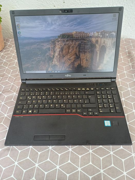 Laptop Fujitsu i7 ssd ddr4