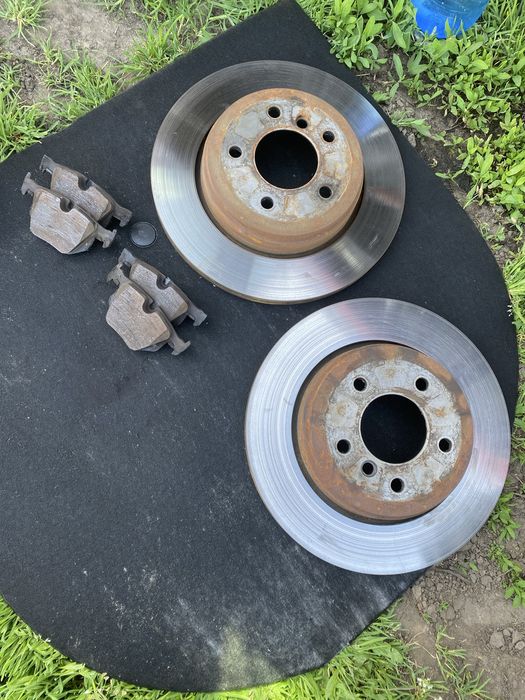 Discuri noi +placute fata spate bmw e60 2.0 m47