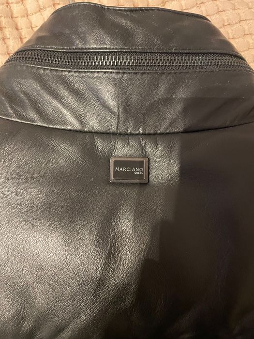 Продавам кожено яке GUESS MARCIANO.