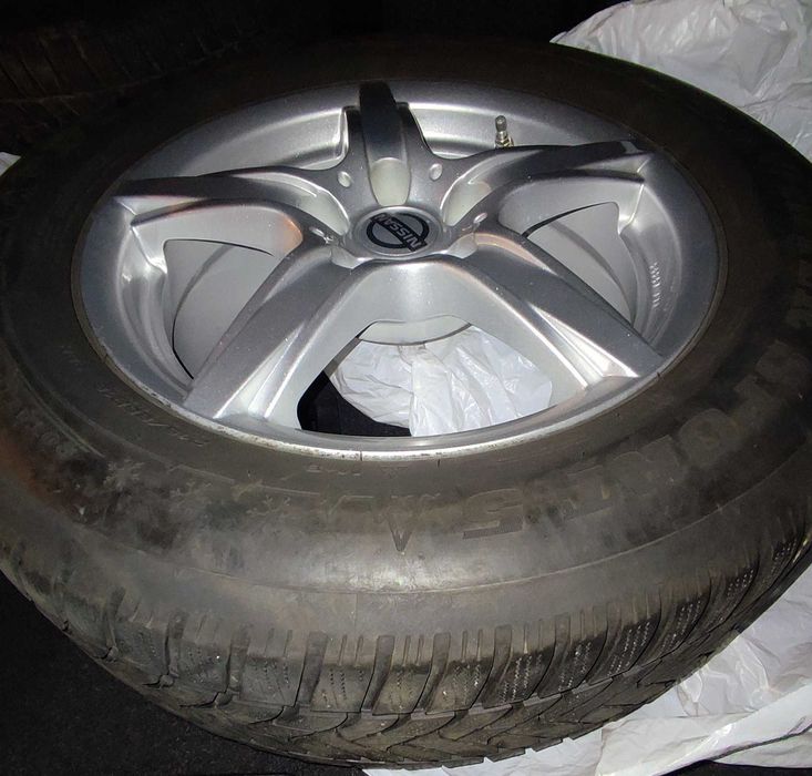 Roți de  iarnă  Nissan 215/65/R16 DUNLOP
