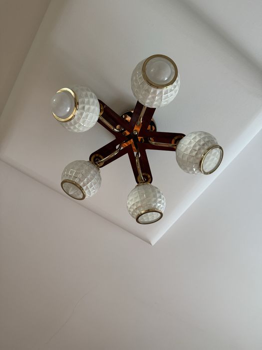 Люстра, аспашам.