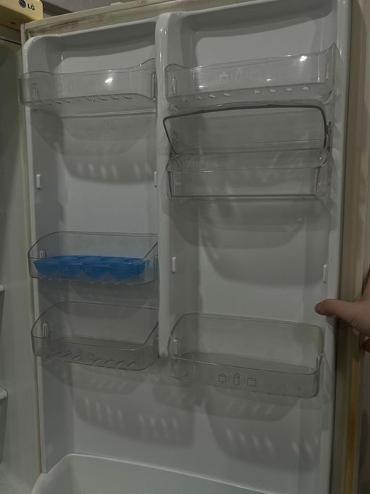 Продаем Холодильник LG