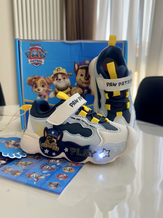 Кроссовки детские 26-27 размер