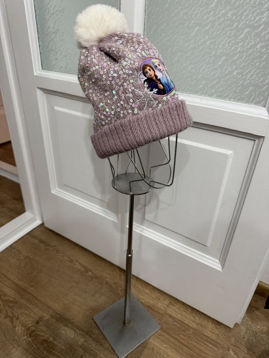 Suport metalic pentru pălării/ căciuli/ șepci/ eșarfe / fulare