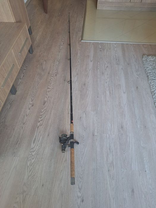 Продавам въдица ( телескоп ) с макара