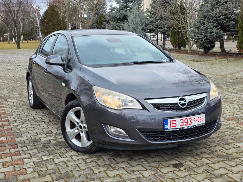 Opel Astra J 2011 1.7 CDTI 110 CP euro 5 / GARANTIE / RATE / LIVRARE
