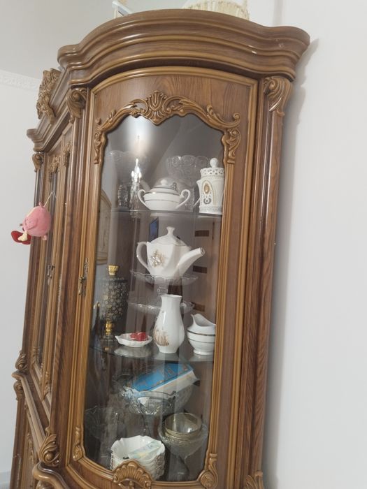 Сервант в хорошем состоянии