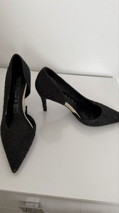 Pantofi stileto negri cu pietre
