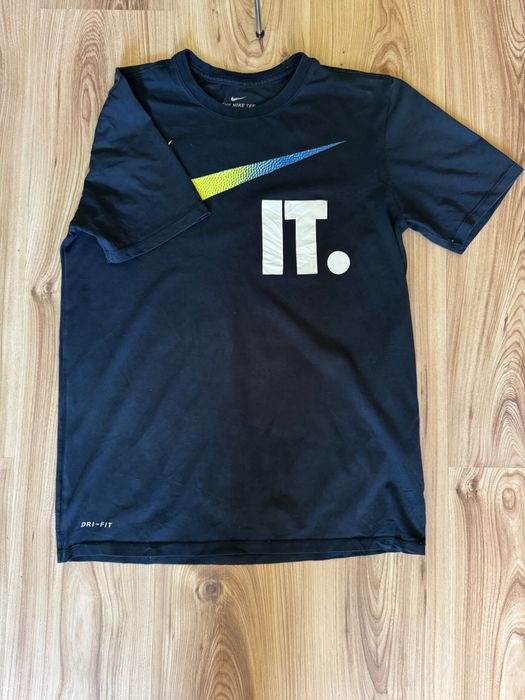 Tricou Nike.