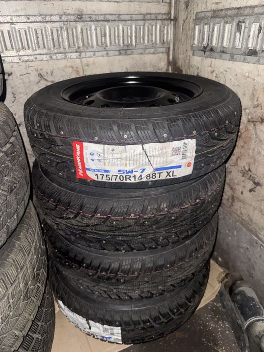 Комплект шипованных резин r14
