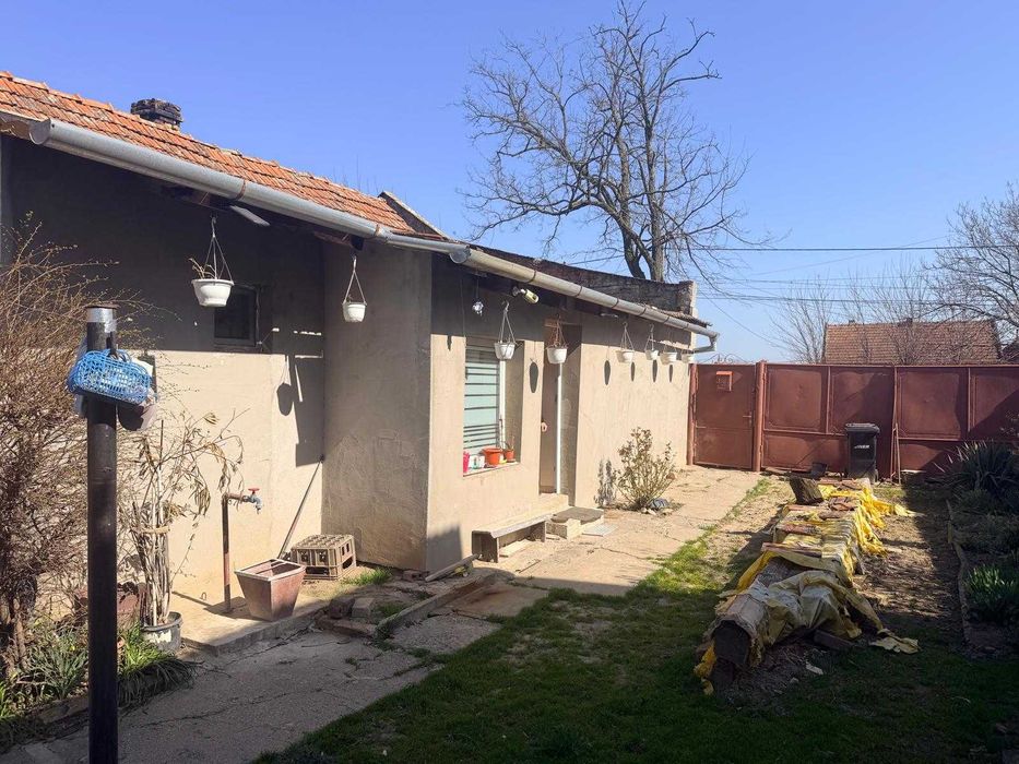 Casă de vânzare în comuna Cărpiniș 0730491998