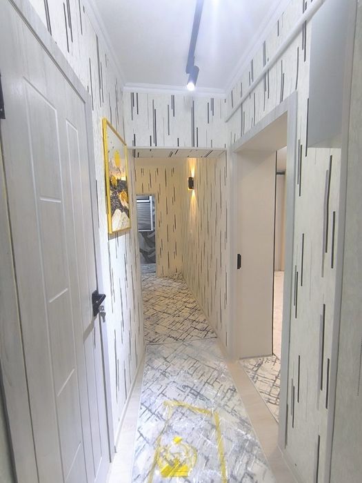 Продаётся Чиланзар 6 1в2 2этаж.