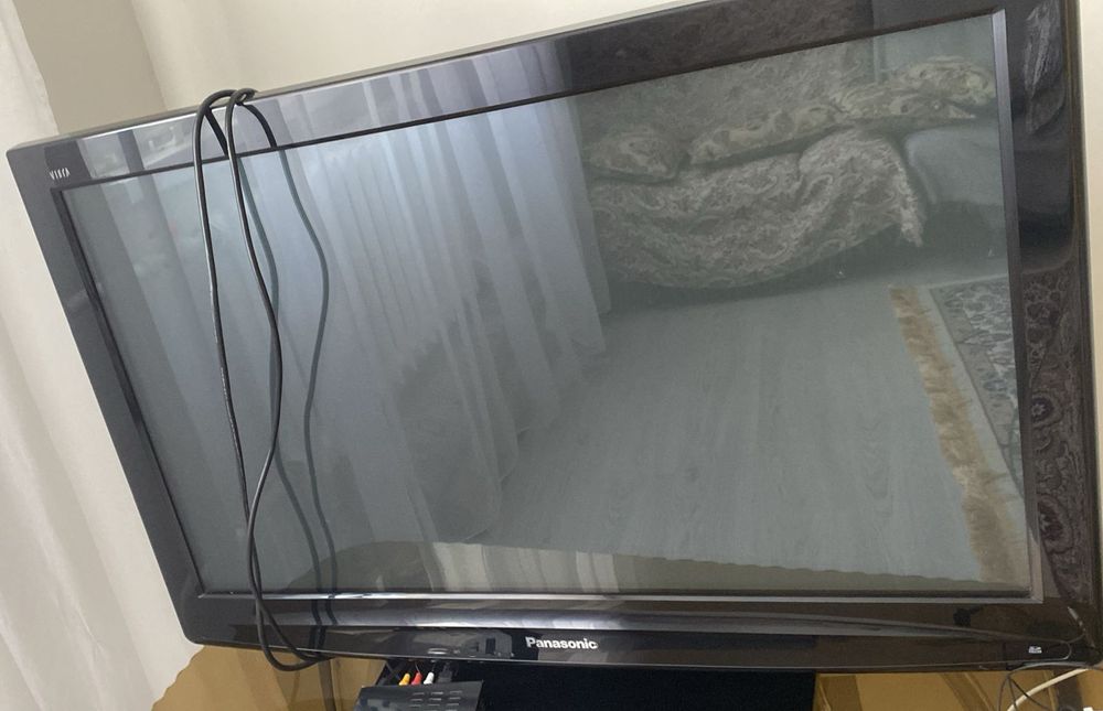 Мягкая мебель и телевизор