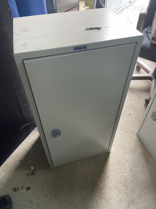 Металлический шкаф