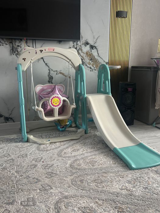 Продам качелю с горкой