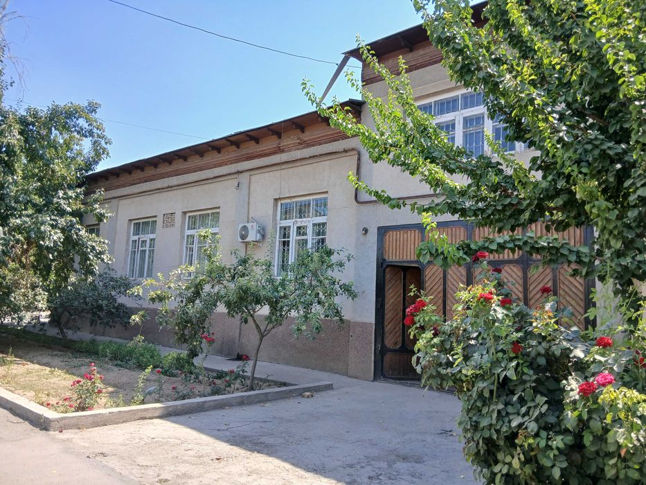 Yakkasaroy srochna hovli sotiladi 6 sotih uy uglavoyga tushgan