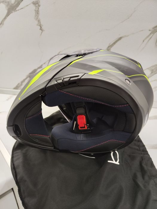 Каска  за мотор black модуларна размер М