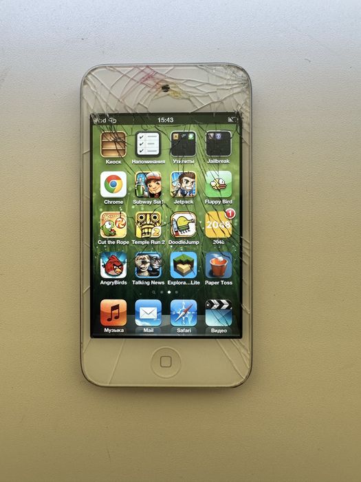 Белый iPod touch 4 (8GB)