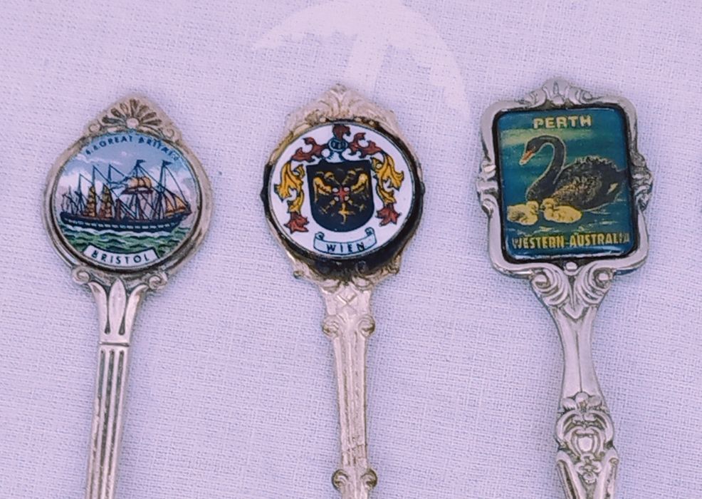 Pachet 5 lingurițe placate cu argint, suveniruri pentru colecționari,