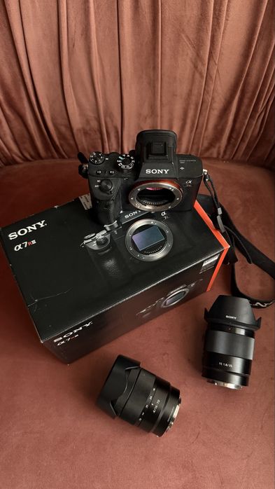 Sony Alpha A7R III full box