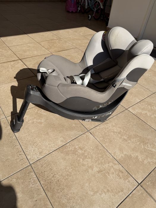 Scaun auto pentru copii Cybex Sirona, cu bază rotativă și picior de sprijin