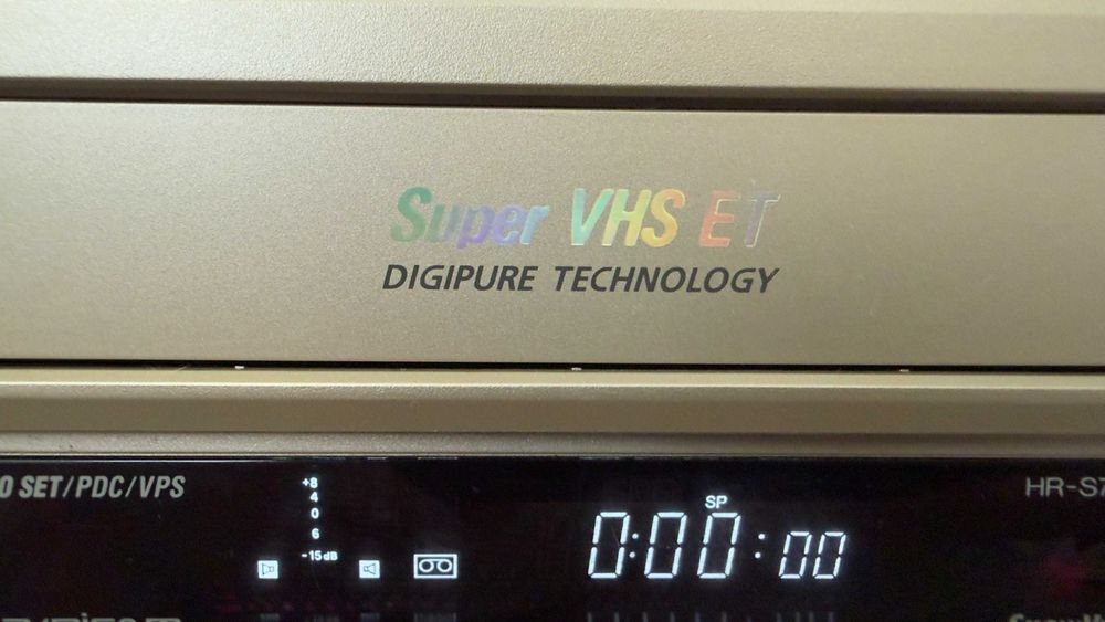 Дигитализиране на стари VHS касети от сватби, кръщенета, също и малки касети от камери.с S-Video кабел и DaVinci Resolve