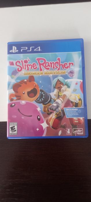 Vând PlayStation 4 perfect funcționabil