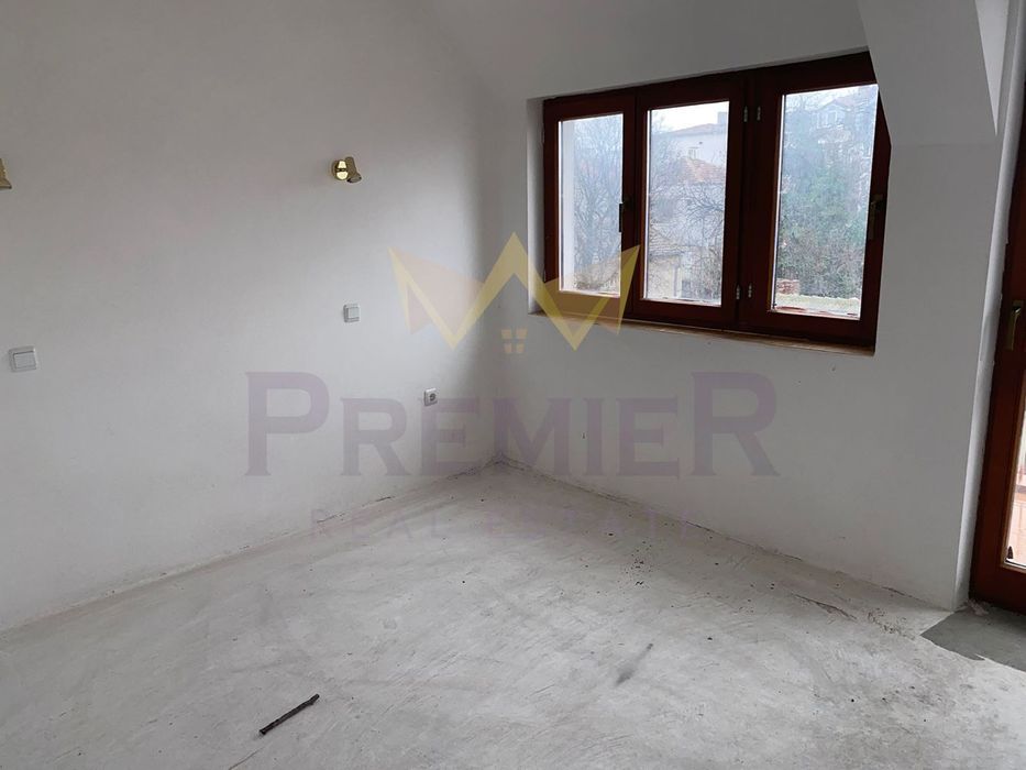 Продава се Мезонет в Бургас, Център - 160 кв.м за 1658 €/кв.м - Снимка #2